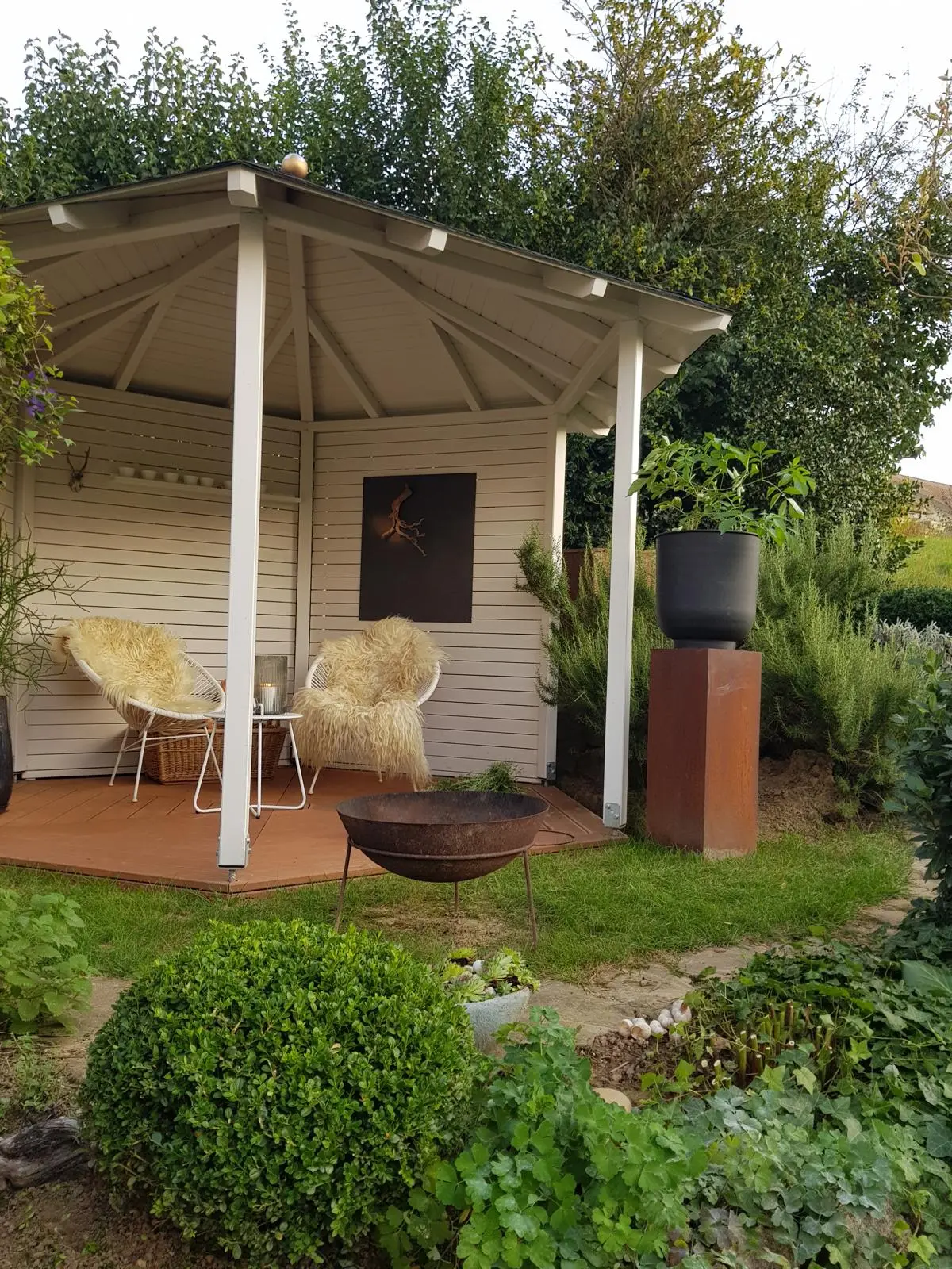 Fertiger Gartenpavillon aus Holz