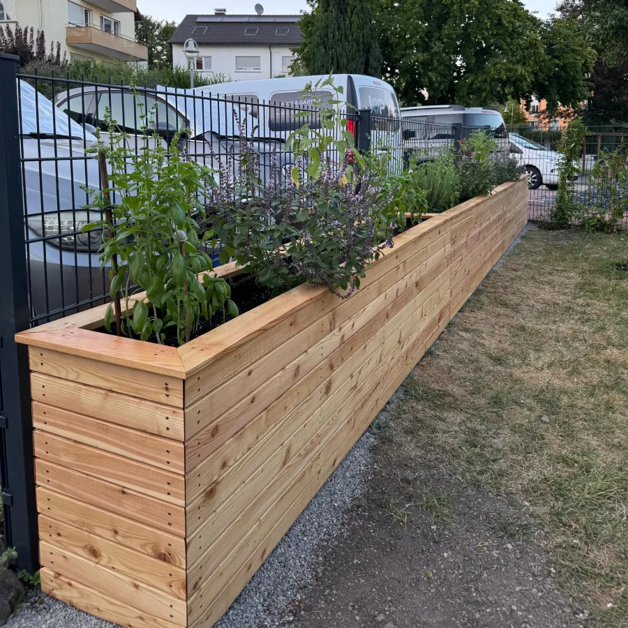 7,5 Meter langes Hochbeet aus Lärchenholz